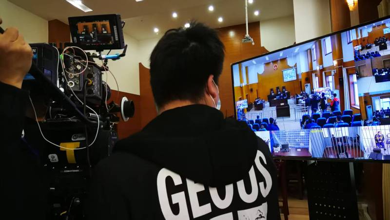 AI生成VS人工创意——伊春广告片拍摄公司的技术浪漫主义实践